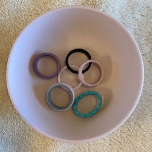 Qalo Silicone Rings & Ring dish Women’s size 5